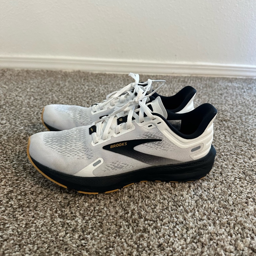 Brooks Launch 9